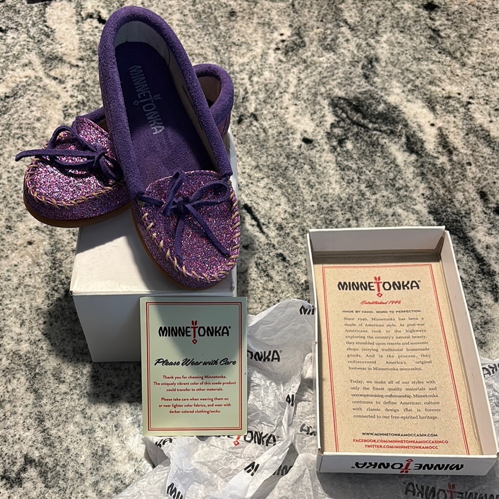 Minnetonka Sparkling girls Purple Moccasins. New